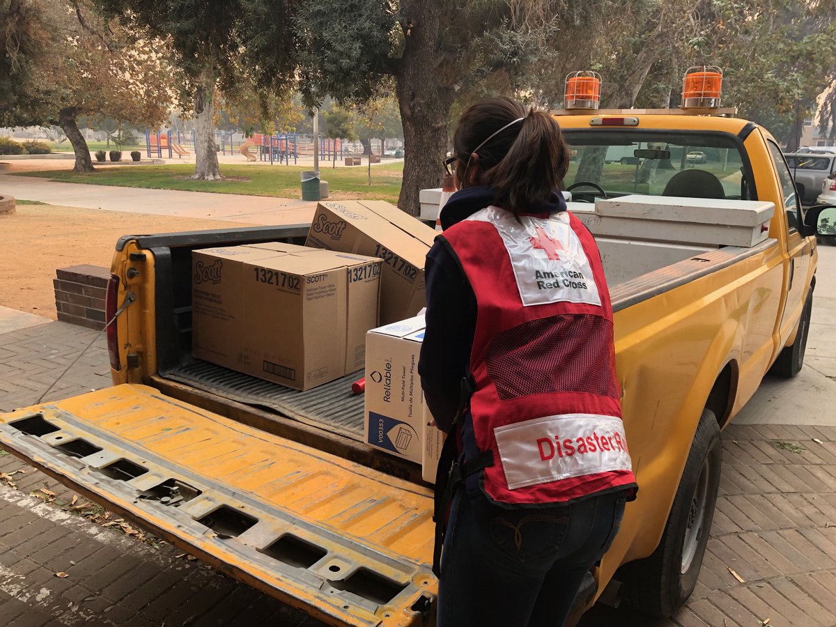 RedCrossLA's tweet image. 3 pm 12.5.17 #RedCrossLA Evacuation Center Locations:
1)Sylmar Recreation Center
13109 Borden Ave, Sylmar
2)Branford Park
13306 Branford St, Pacoima
3)College of the Canyons
26455 Rockwell Canyon Rd, Santa Clarita
#CreekFire #RyeFire