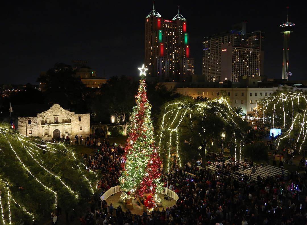 It's the most wonderful time of the year. What's your favorite seasonal activitiy in #SanAntonio? 📷: downtownsanantonio