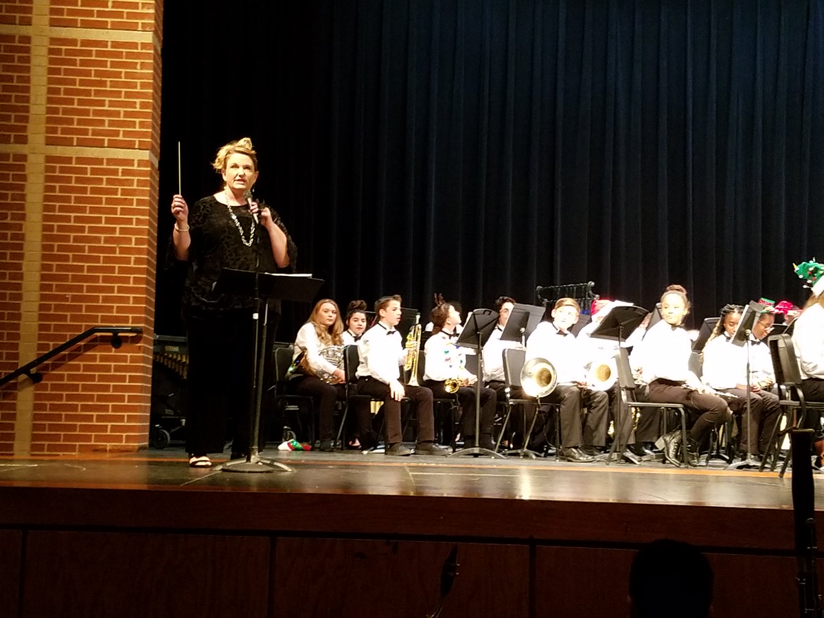 jegonzales051's tweet photo. Enjoying beautiful music at the FHMS Wildcat Winter Band Concert @Fossil_Hill @FossilHillBand #2017Fun https://t.co/3H0WXqafLe