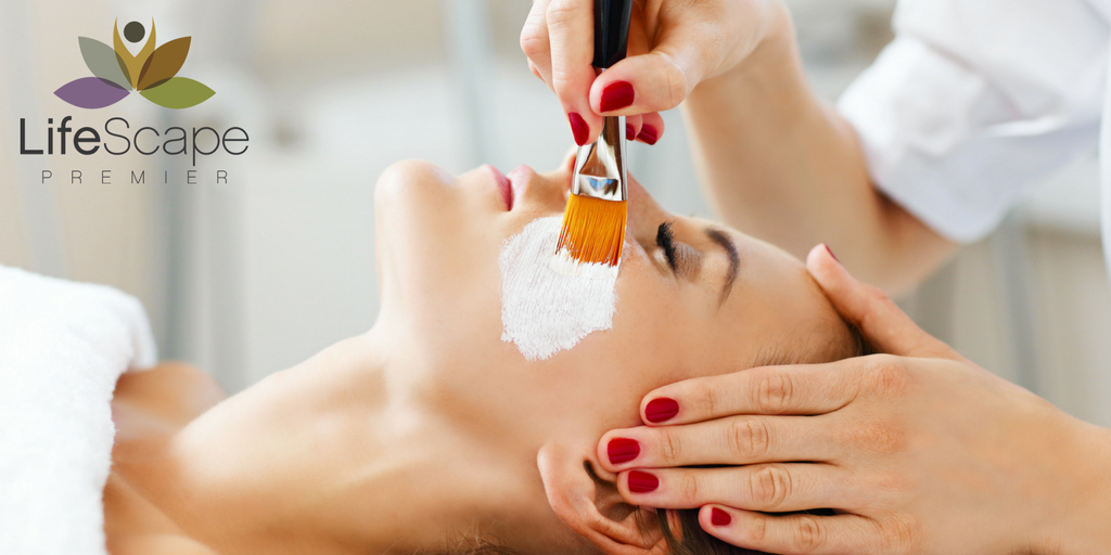 LifeScapeAZ's tweet photo. #GiftIdea: Give year-round healthy & #radiantskin. @LifeScapeAZ has developed "Gym For Your Skin", a membership where our Aesthetician will assess your #skinneeds and cater a plan personalized to you. #Giftwell: https://t.co/0Kp4fcPkqh https://t.co/yiK1fRU2ph