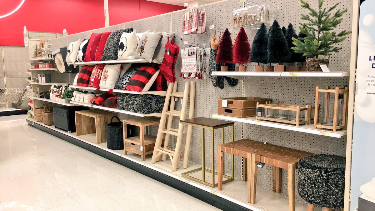 'Tis the season for all of your favorite #Christmas home decór! #flextofill #winningtheseason #colorstory <a href="/JustinkalebMe/">justin carter</a> <a href="/nikki_j1981/">Nikki Jaskulka</a>