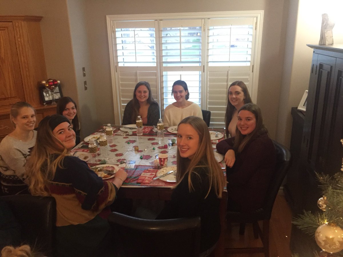 BarnardAmy's tweet photo. WHOC Christmas dinner 2017💛🖤 big thank you to @WlooReagan and @JenniferKempel for another delicious meal and great night! Merry Christmas❤️💚 https://t.co/gJkMXp4mEx