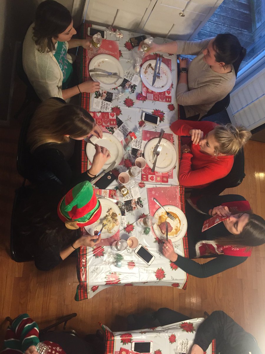 BarnardAmy's tweet photo. WHOC Christmas dinner 2017💛🖤 big thank you to @WlooReagan and @JenniferKempel for another delicious meal and great night! Merry Christmas❤️💚 https://t.co/gJkMXp4mEx