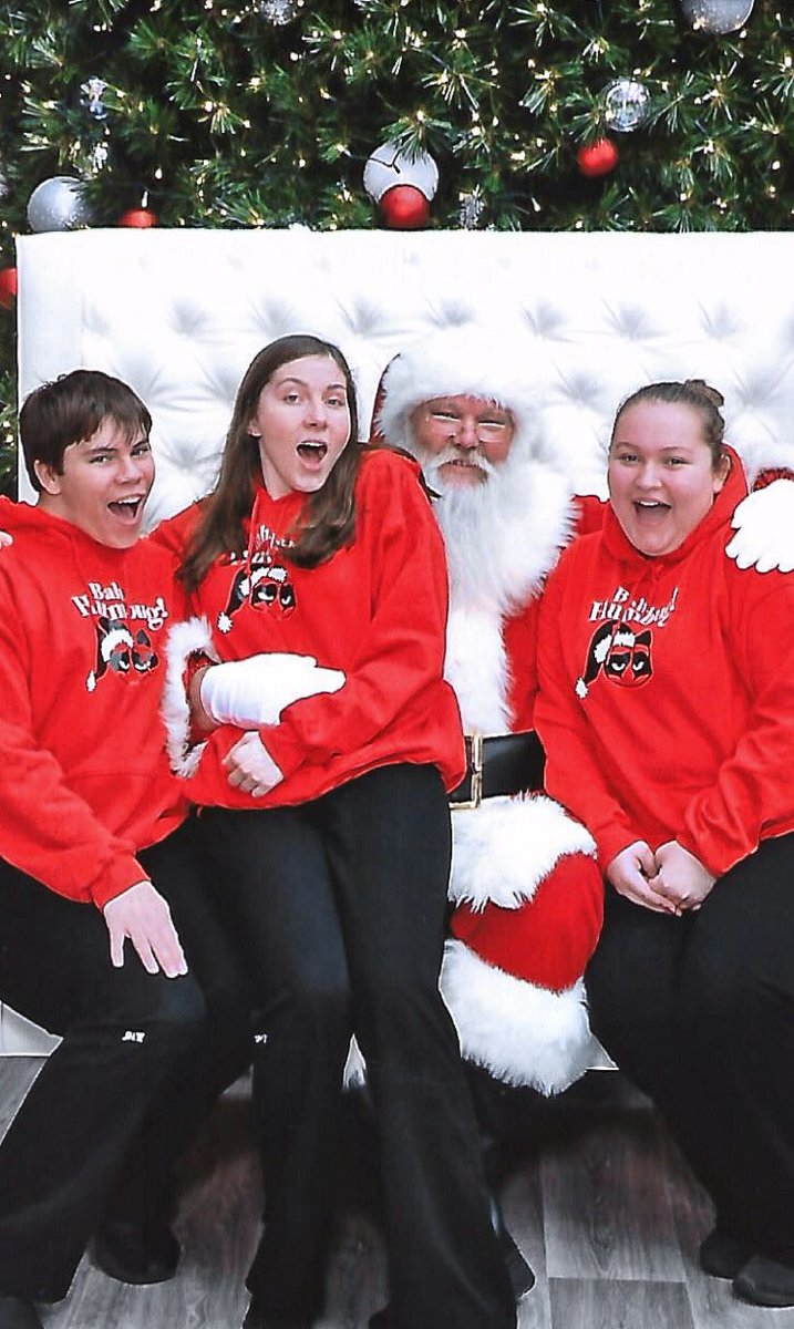 stezproductions's tweet photo. Santa says come watch Bah, Humbug! December 7th-9th!🎅🏼❤️ https://t.co/jt6ggpQ1G3
