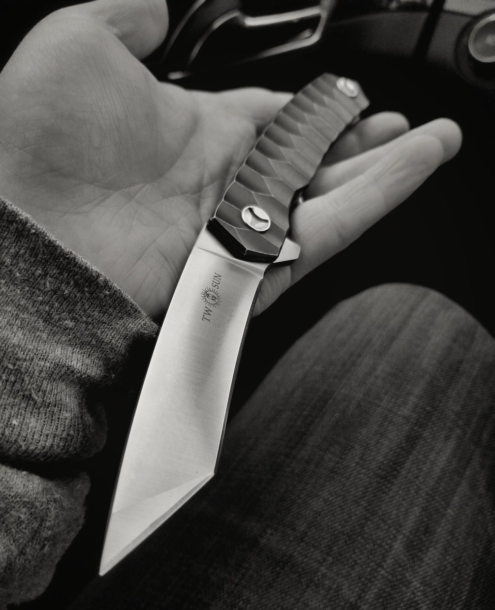 bladeraider82's tweet photo. Happy #TwoSunTuesday and #tantotuesday, guys! 

#twosun #twosunknives #twosunkwaiken #ts34 #tanto #edc #edcknife #edc_knives #everydaycarry #everyday_tactical #knifeporn #knifethursday #knifeknut #knifeknuts #knives #knifefanatics #knivesdaily #knivesofig #bestknivesofig https://t.co/hSNk3OVG1K