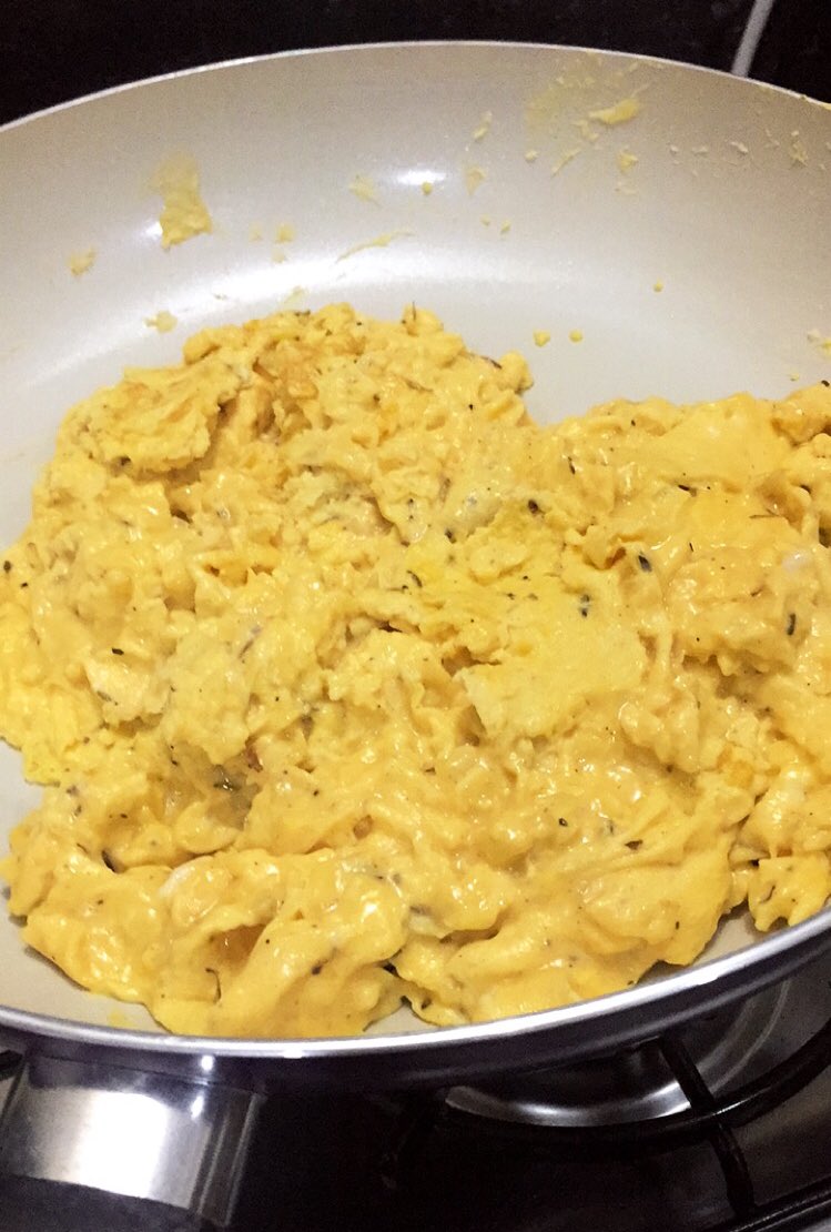 RennielCastro's tweet photo. The “perfect” scrambled eggs by yours truly. Lol. Hahaha!

Cooked in olive oil and butter with salt, pepper, garlic, cream, cheese, thyme, basil and lots of LOVE! ❤️

#artemo
#scrambledeggs 
#itlogparinyan 
#mema https://t.co/qzmEUMTYYe