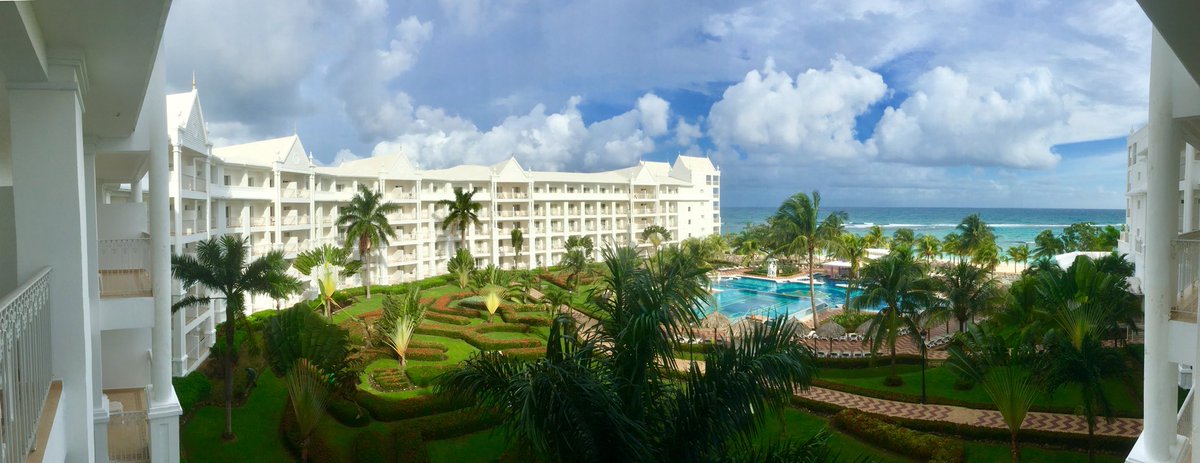 What a view. I have a wedding on that beach in 2 days. Cannot wait. Jamaica.
NeilBaxterPhotography.com