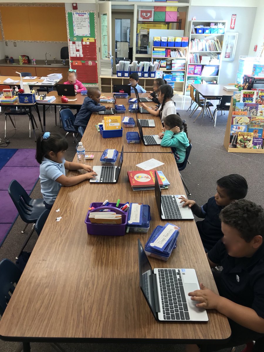 kab_graham's tweet photo. @LynwoodSchools #HourofCode in full swing as #kindercancode during #CSEdWeek #lynwoodcodes #csforall https://t.co/ypeGw6gQt0