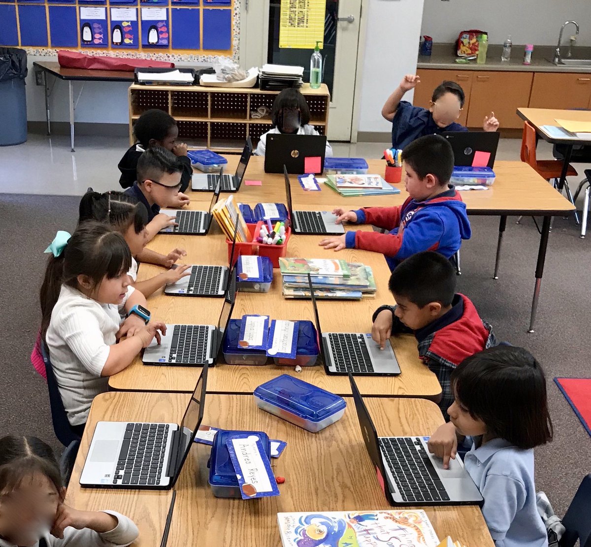kab_graham's tweet photo. @LynwoodSchools #HourofCode in full swing as #kindercancode during #CSEdWeek #lynwoodcodes #csforall https://t.co/ypeGw6gQt0