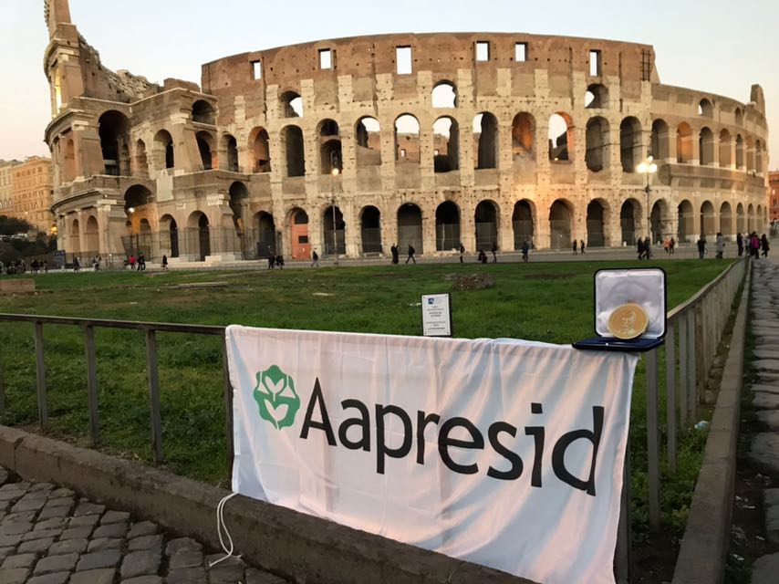 JoseLuisTedesco's tweet photo. Más fotos desde #Roma con motivo del #glinkaworldsoilprice donde @aapresid fue reconocida en #FAO por el trabajo histórico y actual de nuestros pioneros, socios y staff en favor del suelo!! #OrgulloArgentino 🥂🥂🥂

Gracias @pedrovigneau por tan buena representación!! 👏👏👏 https://t.co/WICWU5KYM8