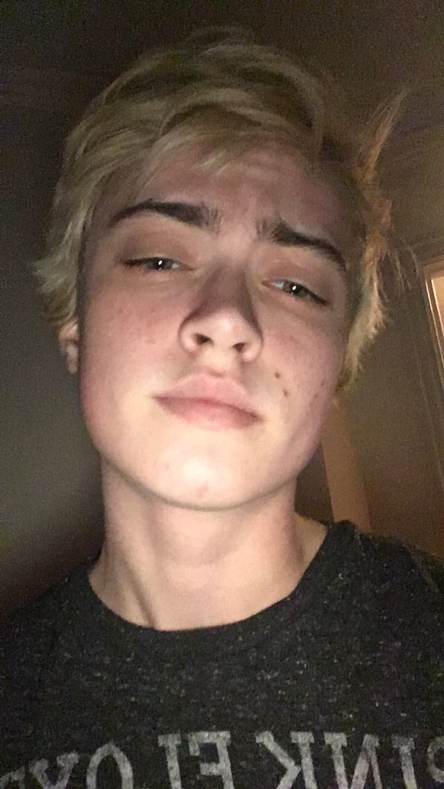 truckload5cinco's tweet photo. I am officially one month on T and thought I would share how it's been treating me (pre hormones vs now) https://t.co/5cVoyLF2k1
