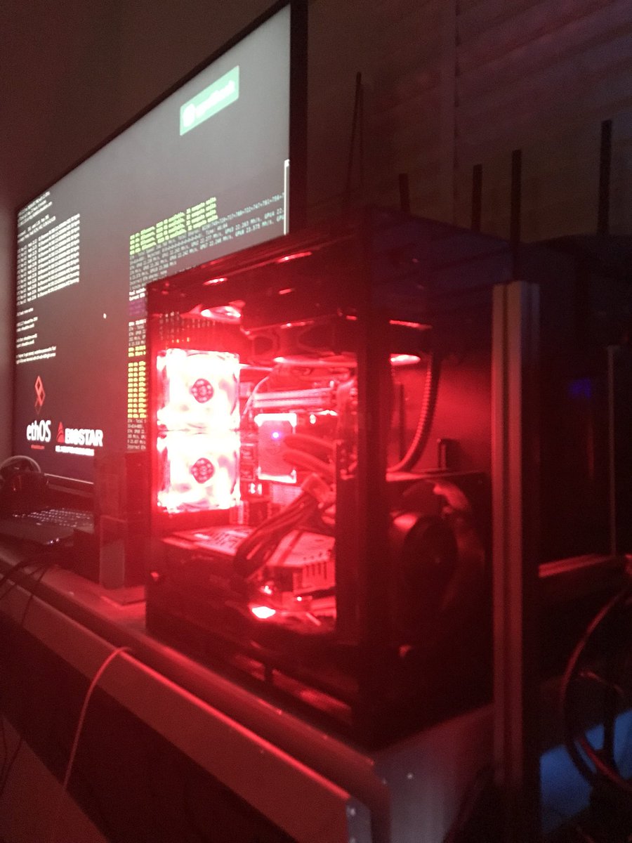 BlockchainTokyo's tweet image. 弊社では、全て自己資本による資金のみで、大手のような株主の影響を一切受けないオーナー株主の企業です！

全て自己資本による研究開発を行っております。

AIやブロックチェーンの技術開発に助成金を今現時点では、一切、申請をしておりません。