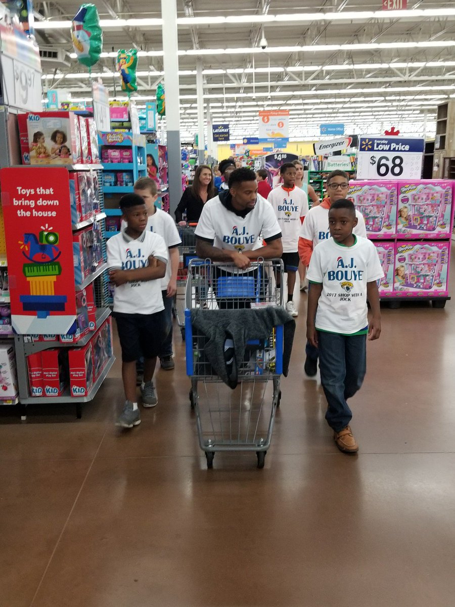 Thanks <a href="/Walmart/">Walmart</a> and <a href="/JaxColor/">JaxColor</a> for helping me provide holiday cheer for The Boys and Girls Club, had a great time tonight! Happy holidays!