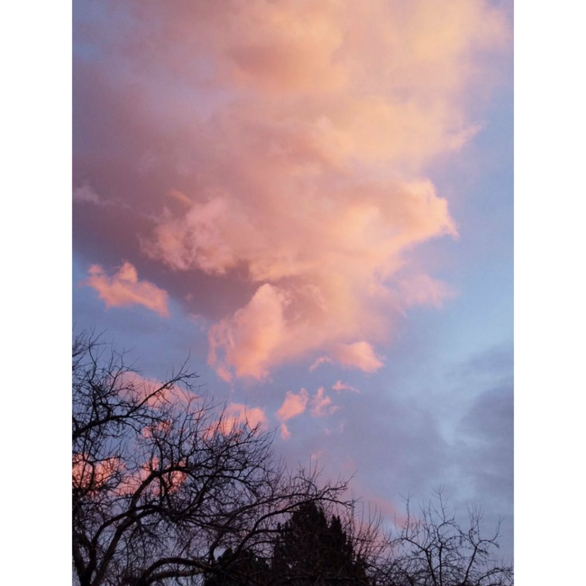 Gökyüzüne pamuk şekeri bulaşmış'🍬