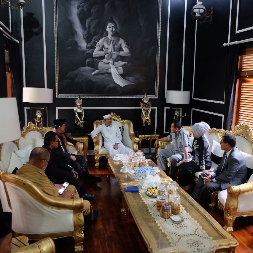DediJabar's tweet photo. Menyambut kunjungan walikota pariaman tentang pariwisata desa dan adat di Gedung Jajaka, Purwakarta https://t.co/u4SKNjdFzm