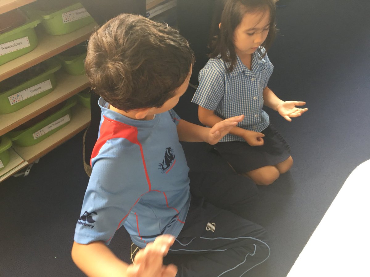 dbis_y3's tweet image. Y3HG are helping Y1RH with their 5 times table #rollingtables