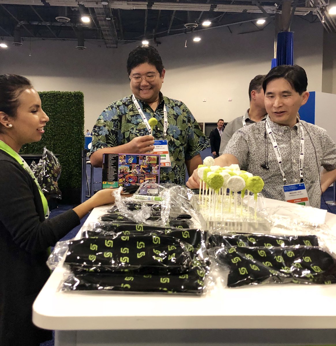 alyseokumura's tweet image. The simple pleasures of a cake pop 😍🍰 Come visit @Cohesity Booth 101 #GartnerDC tonight to get yours! #cohesityevents