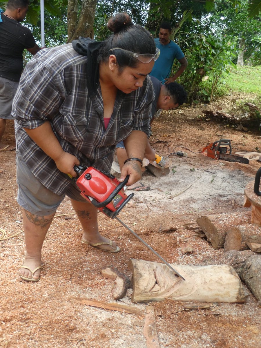 pingifasi's tweet photo. #TongaSkills supported #carving #taining in Neiafu Vava’u, 21-24 November 2017.   The #trainingactivity gave #economicopportunity to #unemployedyouth to create #self-employment using their newly acquired #carvingskills. https://t.co/aj6Ht0fsLe