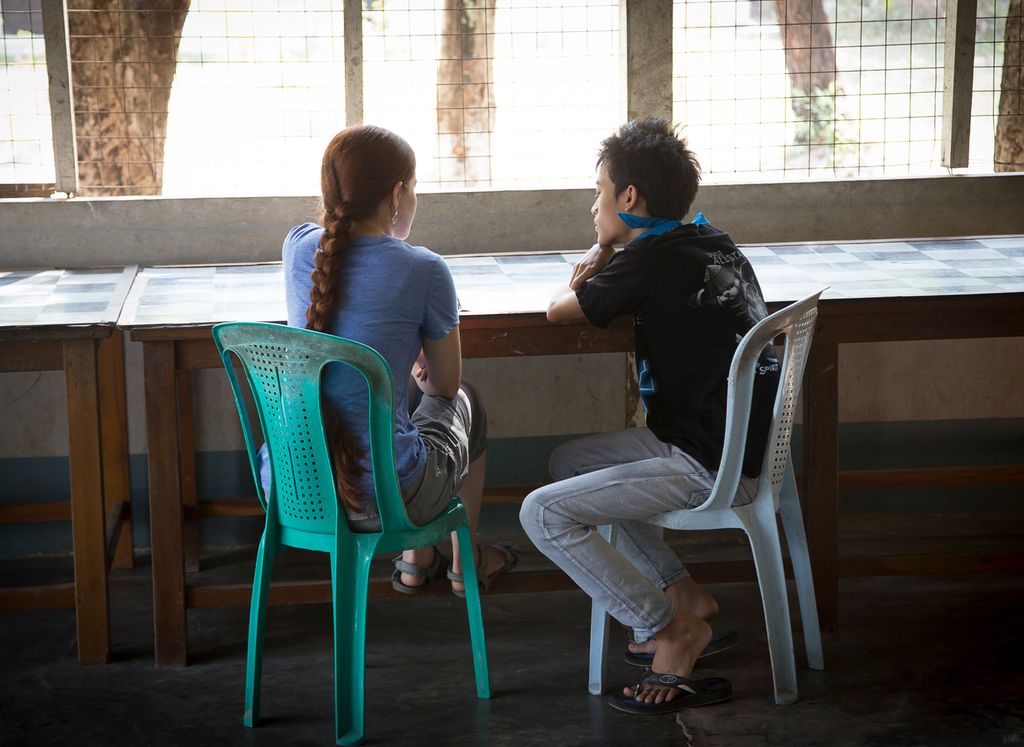 GlobalEncounter's tweet photo. One-on-one conversation with translator friends are some of our favorites. || Sign up for the Myanmar trip now: https://t.co/CzVJ2UzoMs. https://t.co/7ptdkrbdOp