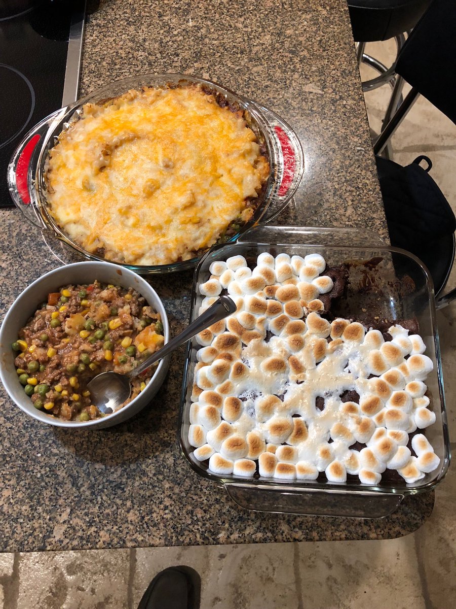 neilcloudwalker's tweet image. Cottage pie and s’mores brownies. Low calorie 😉.  #asgoodasitlooks