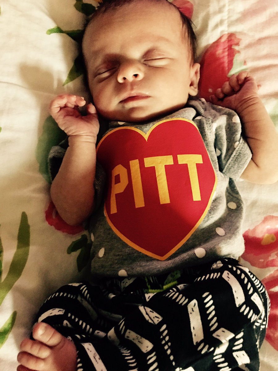 thicks63's tweet photo. Atta girl ❤️💛 #OAGAAG @pittstate https://t.co/GU1cRZYUNP