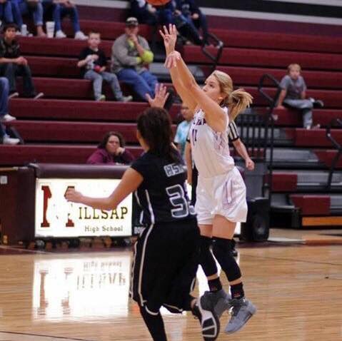 Dfwhawks's tweet photo. ‘19 Pg Brittany Schnabel went OFF tonight, finishing with a monster game 41pts 7stls 7ast 4rebs and 7/14 3pt fg @Gosset41 @theroyreport @TeamFortWorth https://t.co/mDVCrKbtT5