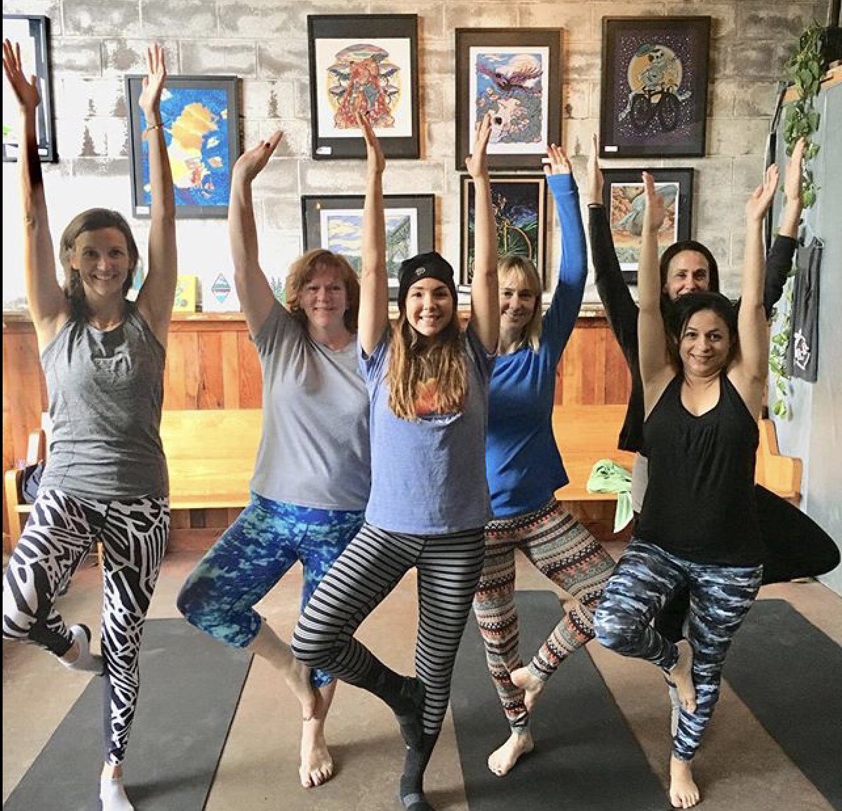 YogatoYouPDX's tweet photo. Did you miss out on #FizzYasa last month? Well, lucky you! #Yoga & #fizzywine is back again at @HiWheelWines #taproom in #NoPo on 12/9 at 10:30am. @prAna mats provided! Sign up here: https://t.co/VVRXlE1Swl #pdxevents #pdx #Portlandia #pdxweekend https://t.co/0wdcUpbqZO