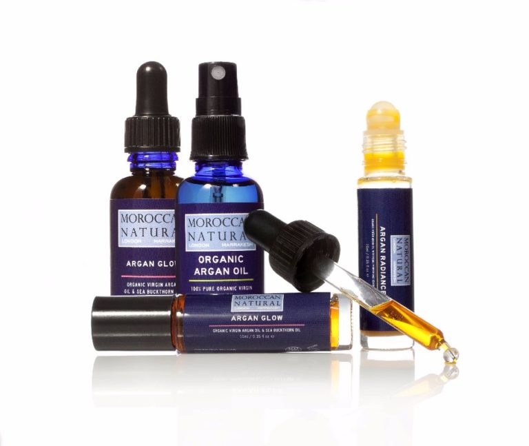 eluxemagazine's tweet photo. The harsh elements of winter can take its toll on #skin. Bring it back to glowing #health with these luxurious oils: https://t.co/g6MeVpN2VA @LuxeBotanics @S_NaturalBeauty https://t.co/QGOYlYZc1C