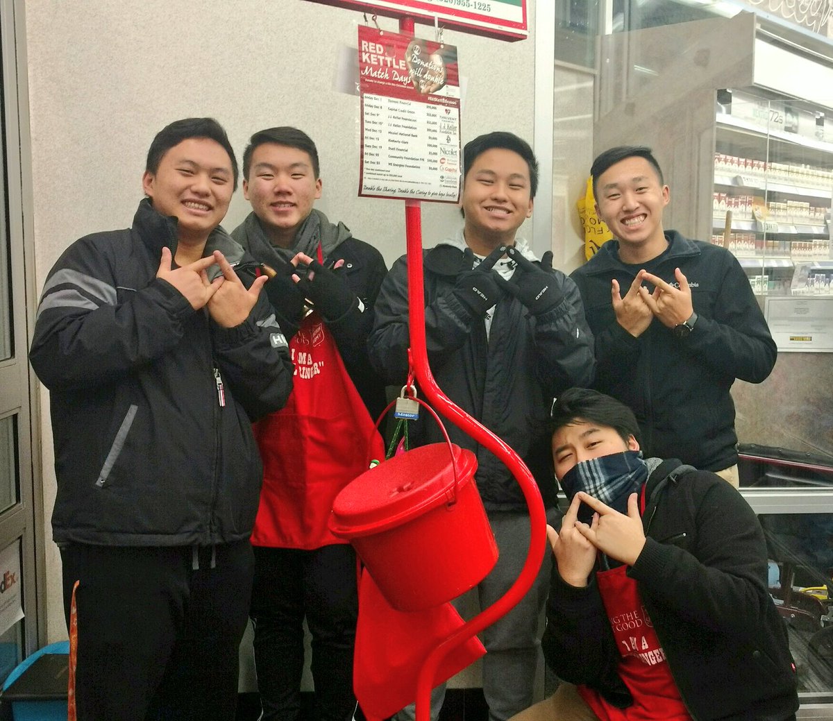 AEastDECA's tweet photo. Our members repping @WI_DECA while ringing bells for @FoxCitiesSA! #RedKettleReason #BattleoftheBells #AppletonEast https://t.co/v4So1oi1e7