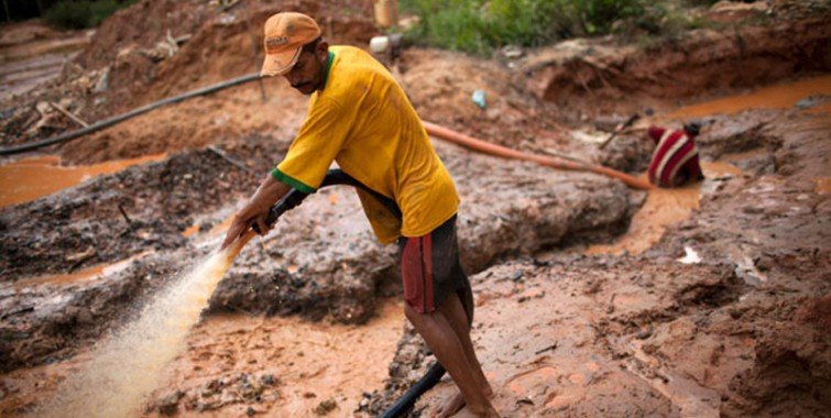 ecopracticas's tweet photo. #EcoVerdad La primera especie  amenazada  por la minería, es el ser humano.  

Los mineros viven en condiciones inhumanas  y nunca salen de la pobreza enriqueciendo a unos pocos. 

No existe la minería ecológica.

#NoAlArcoMinero #Ecoprácticas  #2Ago 

. https://t.co/2JfQnM97UA