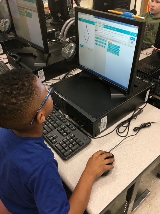 CESEagles_News's tweet photo. 2nd and 3rd graders coding in the library today #HourofCode #ARKidsCode https://t.co/wUd4XY8HTG