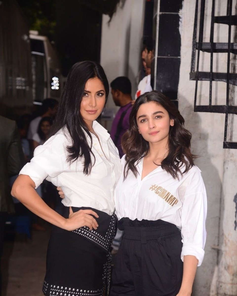 AliaaBhattWorld's tweet photo. [PICS]: Gorgeous @aliaa08 With Katrina On The Sets Of #VogueBFFs! https://t.co/fRRchcmFu6
