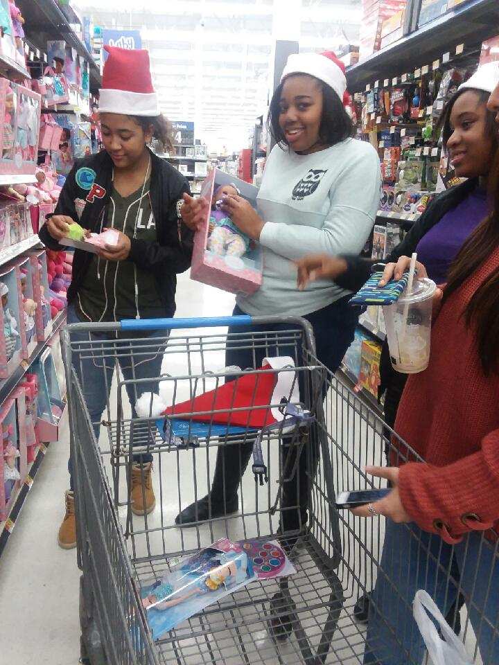 EchsSWAGClub's tweet photo. Swag club officers shopping to provide "Angel Tree" gifts! #service 🎄 https://t.co/9J5BNn6ycI