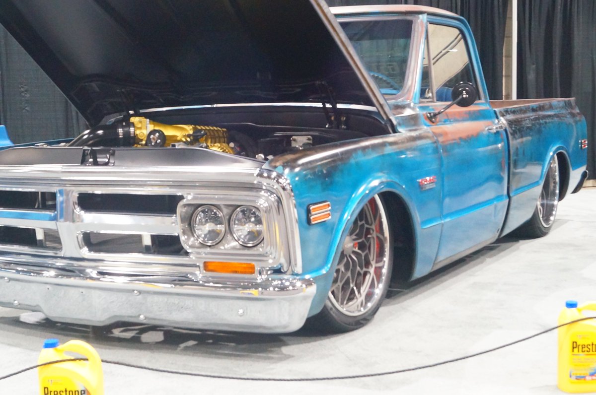 LifeForTrucker's tweet photo. If your in LA check out the LA Auto Show. Great rides, here's a sneak peak of the show. https://t.co/IeK2YA3pQ4