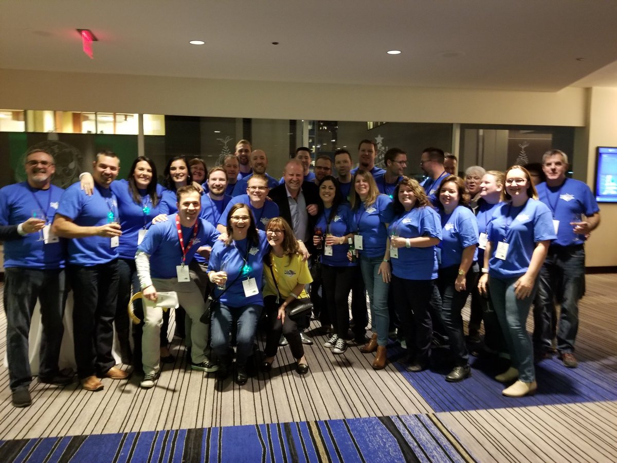 Vancouver Island Team #viunited and @AndrewP_TD! Having a blast at Leadership <a href="/DavidGolen_TD/">David Golen</a> @Dwayne_Schmidt @JamieM_TD