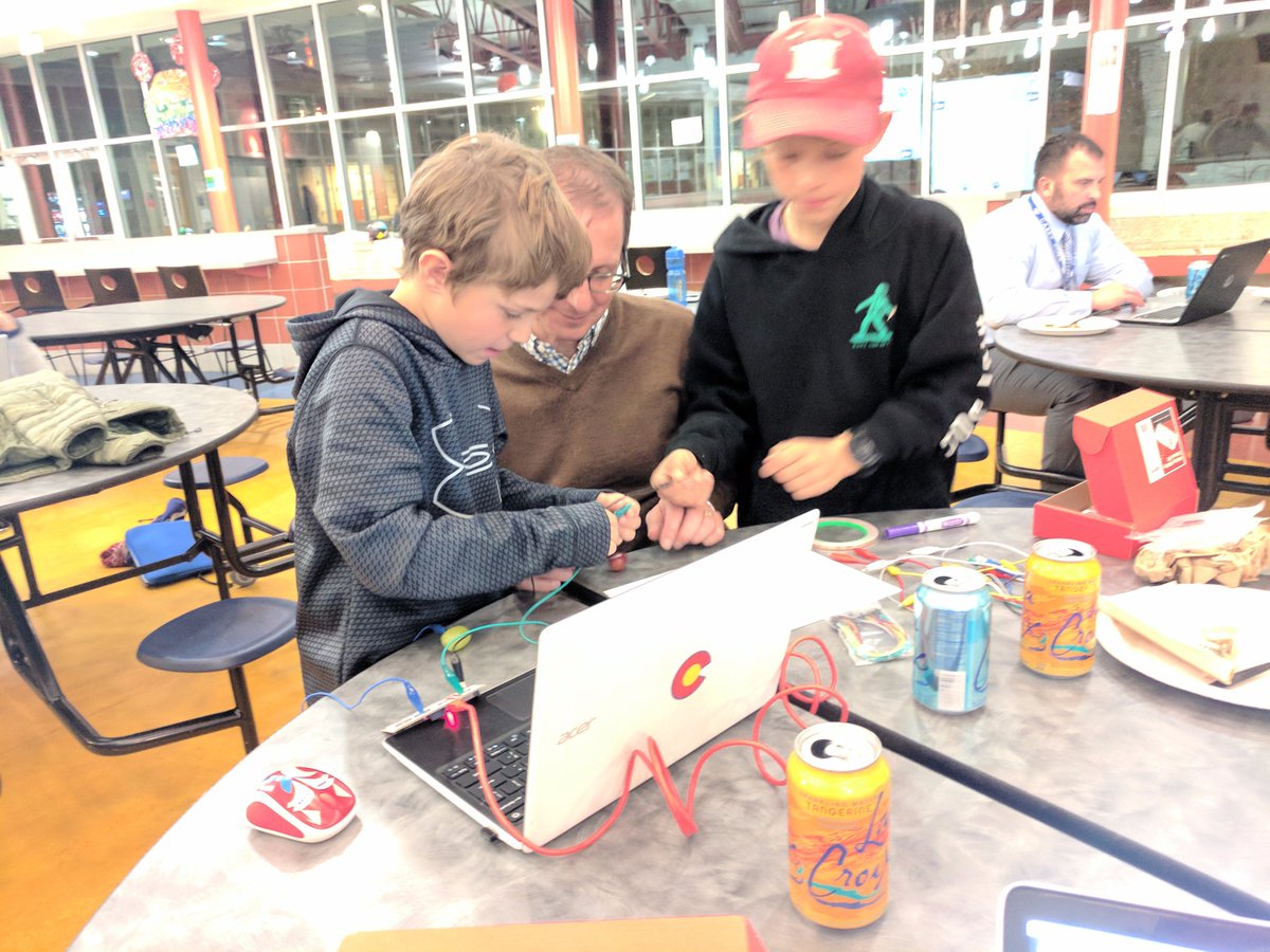 BoulderMai's tweet image. @CaseyMiddleSch we love seeing families learning to code together. #HourOfCode2017 @BVSDcolorado @BVSDEdTech @BVSDInnovation @codeorg @CSforALL #FamilyCodingNight