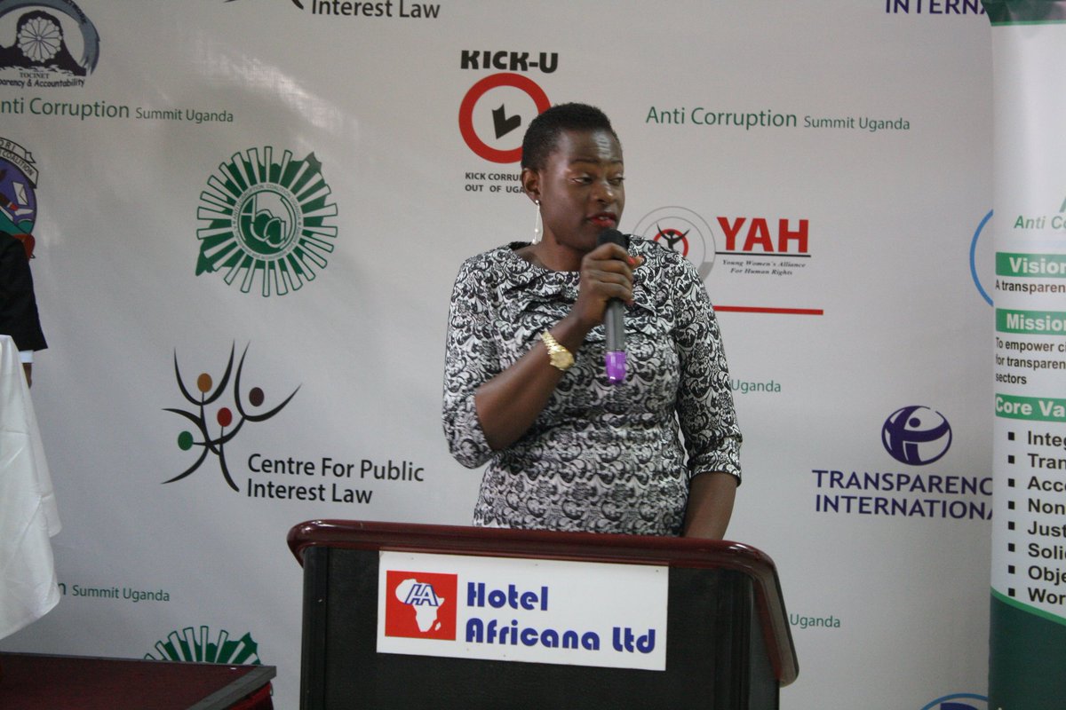 Accu_Ug's tweet photo. @CSBAGUGANDA @cckagaba @CorruptionKick @tiu_uganda @KagereMugerwa @LaspnetUganda @RAC_Uganda @cepil_uganda @WDNUganda @nbstv Bageire: Citizens should be encouraged to pay Taxes so that they ask for accountability rightfully. #CorruptionFreeUg #ASC2017 https://t.co/ntheUwj4QA