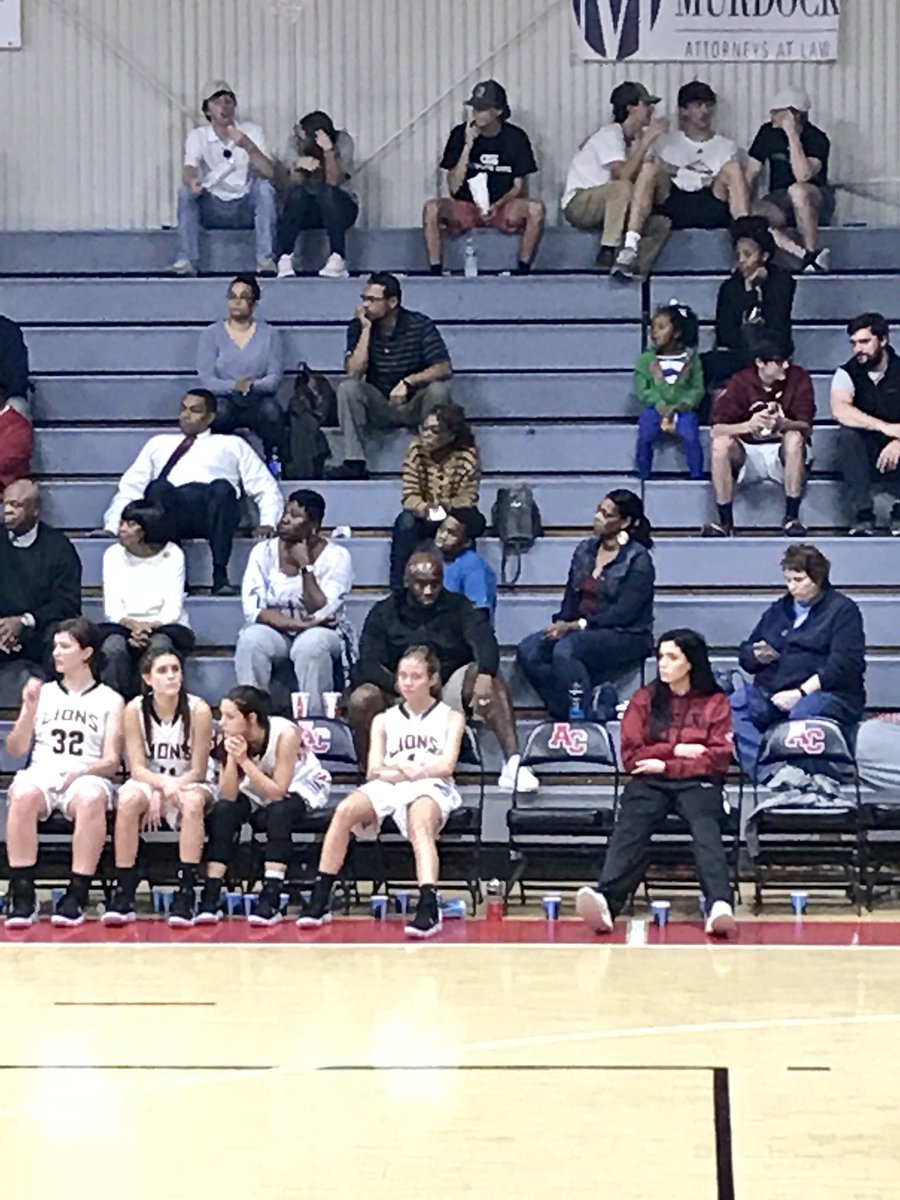 scisabenchtalk's tweet photo. The face you make when you’ve been on the team for 6 years and think this year you’ll get played, but then Lauren &amp; Riley show up. https://t.co/fou88ECmoQ