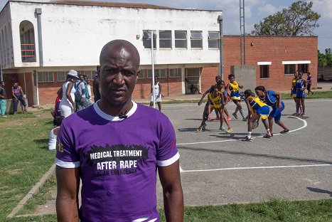 MSF_Zimbabwe's tweet photo. Edward #Sadomba urges youths to be disciplined and stay away from drugs as he engages them in discussions on combatting sexual violence #16Days #SGBV https://t.co/HtjbqS5wpk