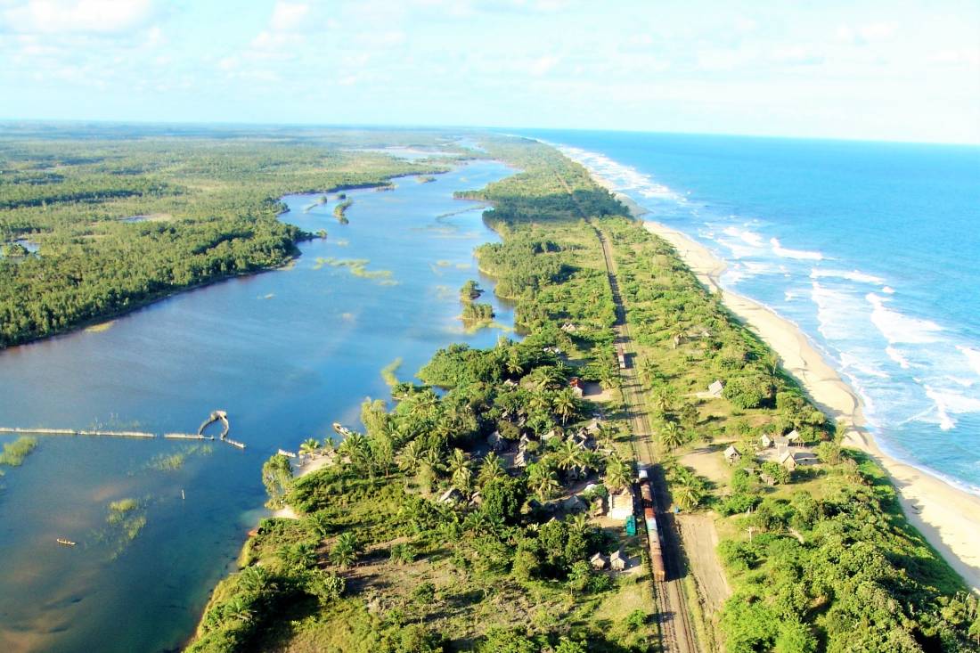 NTD_SA's tweet photo. The #Pangalanes #Canal
The #Pangalanes #Canal is a 600 km-long succession of lakes, lagoons and river mouths. Created at the end of the 19th century, it runs along the entire length of the east coast between the cities of #Toamasina (Madagascar’s largest port) and #Manakara https://t.co/yF5bSVAid5