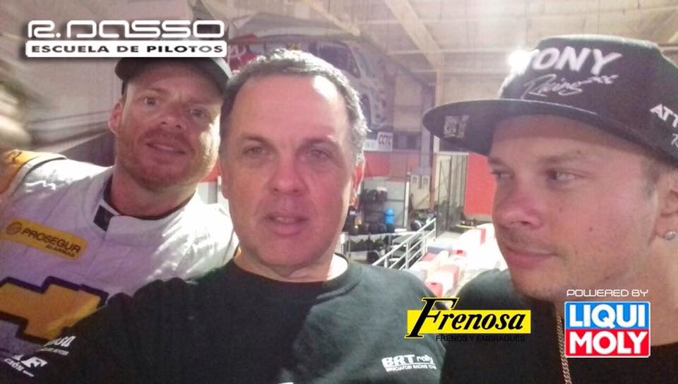 ricardo_dasso's tweet photo. Participando de las 3 horas Formula Kart. una Noche divertida con los amigos racing. #FormulaKart https://t.co/te681I5xYy