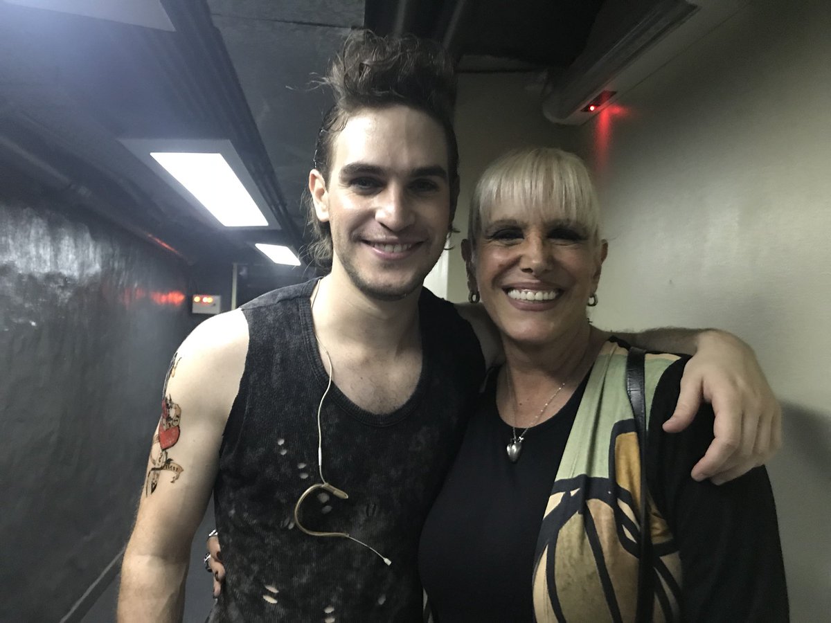 Gracias <a href="/valerialynch/">Valeria Lynch</a>