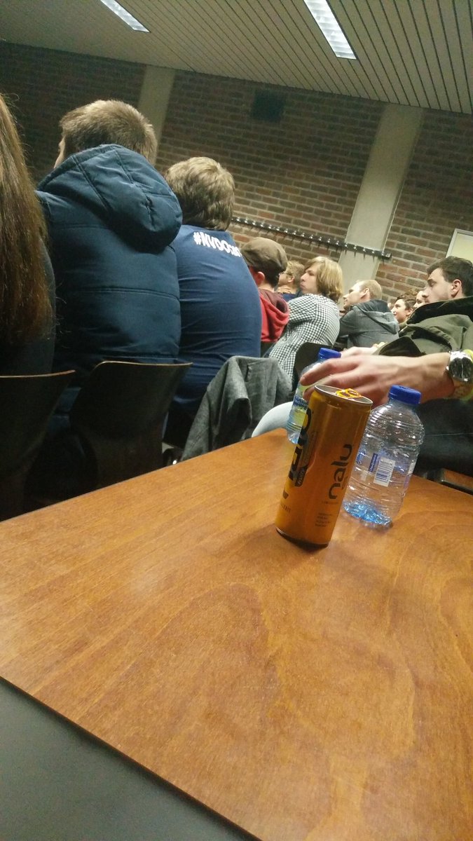 goor_stef's tweet photo. Al een aantal vermoeide gezichten gespot tijdens de pitchopdracht #NVDOS2017 #thomasmore #itfactory #devermoeidheidslaattoe https://t.co/UwQd6IQRc1