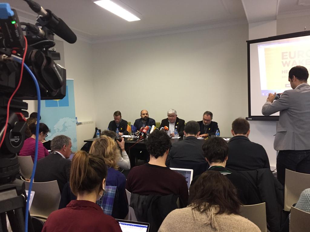 Amb en Marcel Mauri, multitudinària roda de premsa a Brussel.les, amb presència massiva de mitjans internacionals. La capital d'Europa és ja ara una ciutat catalana. I manques tu...