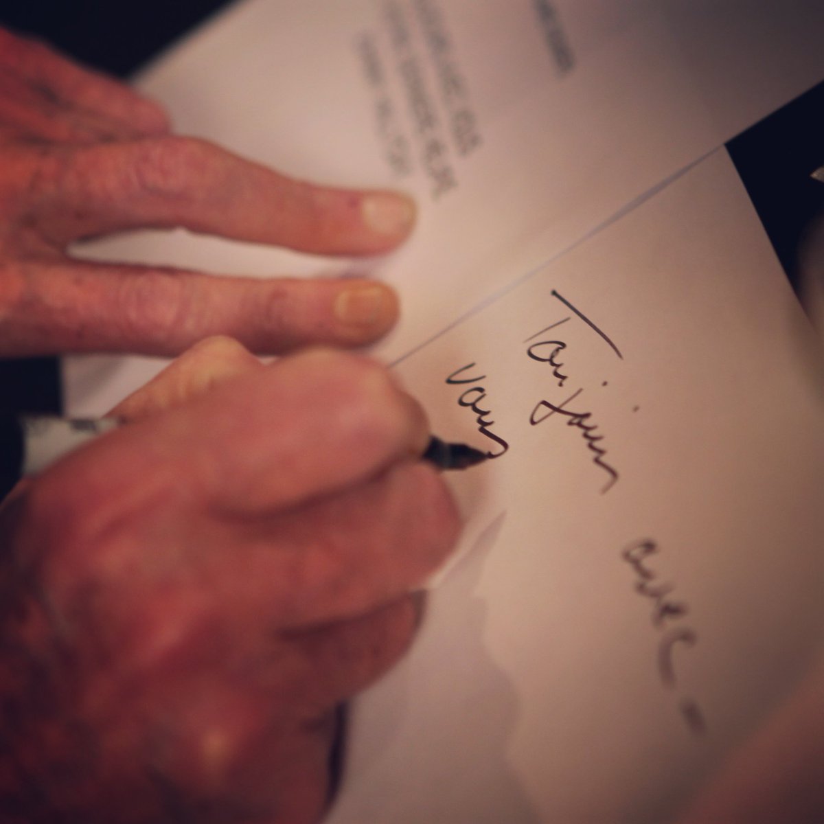 Avec nous. Pour toujours. #JohnnyHallyday