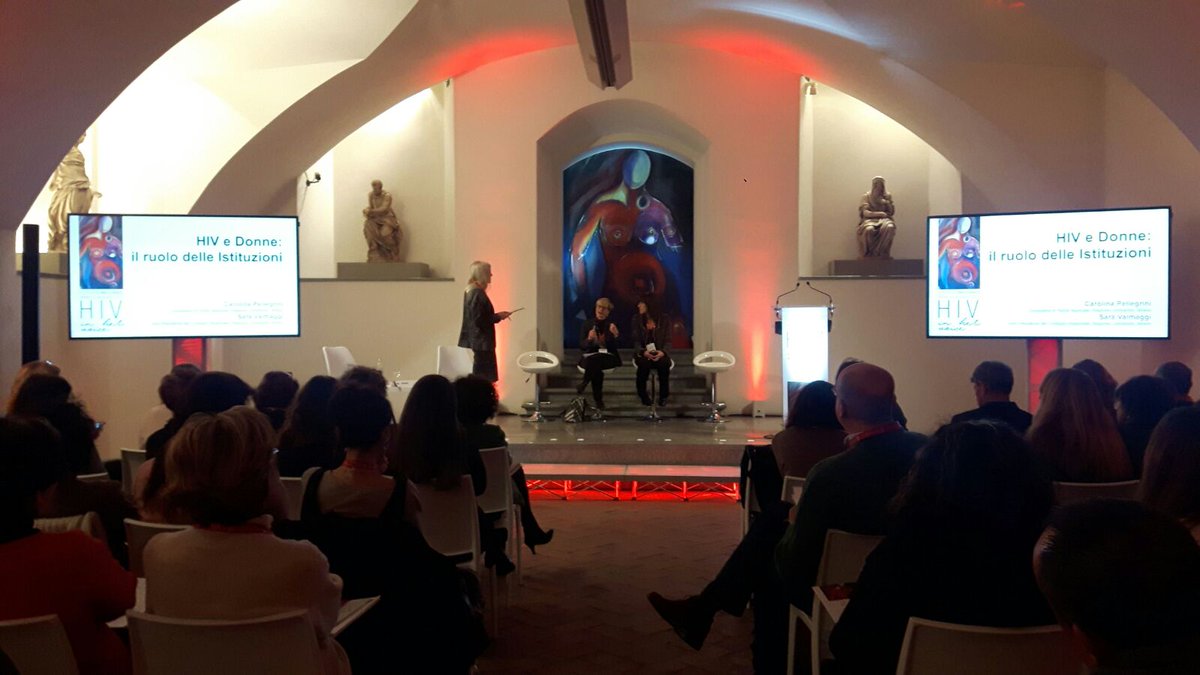 Al seminario su #HIV e #medicinagenere alla Biblioteca Ambrosiana di #Milano. Importante è rafforzare i servizi di prevenzione, in particolare per le donne, per evitare le diagnosi tardive. #AIDS