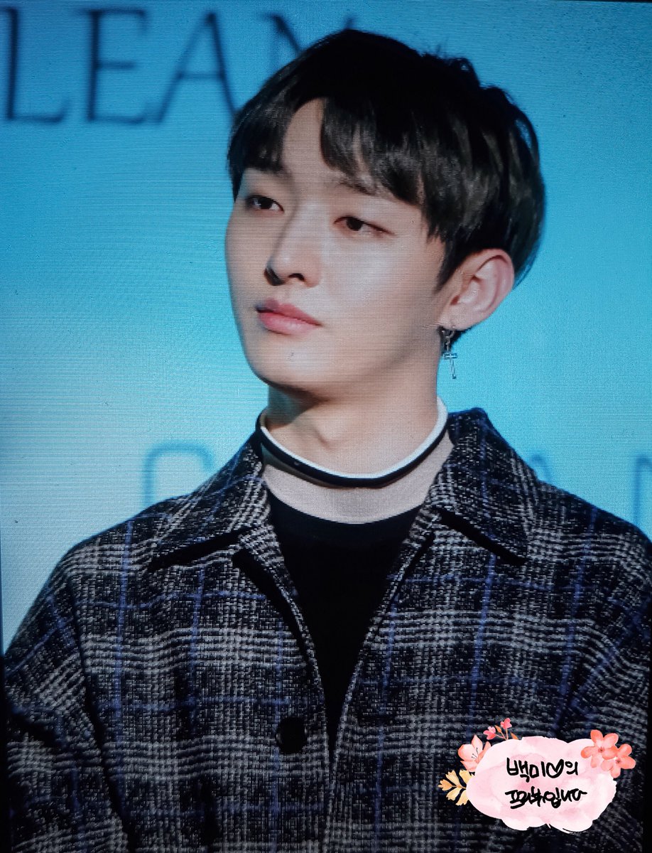 whiterice910308's tweet photo. 171206 클린 팬사인회
난리다 진짜ㅠㅠㅠㅠㅠㅠㅠㅠㅠ
외모실화냐ㅠㅠㅠㅠㅠㅠㅠㅠ
#WANNAONE #워너원 #Yoonjisung #윤지성 https://t.co/hxtk9JSC9C