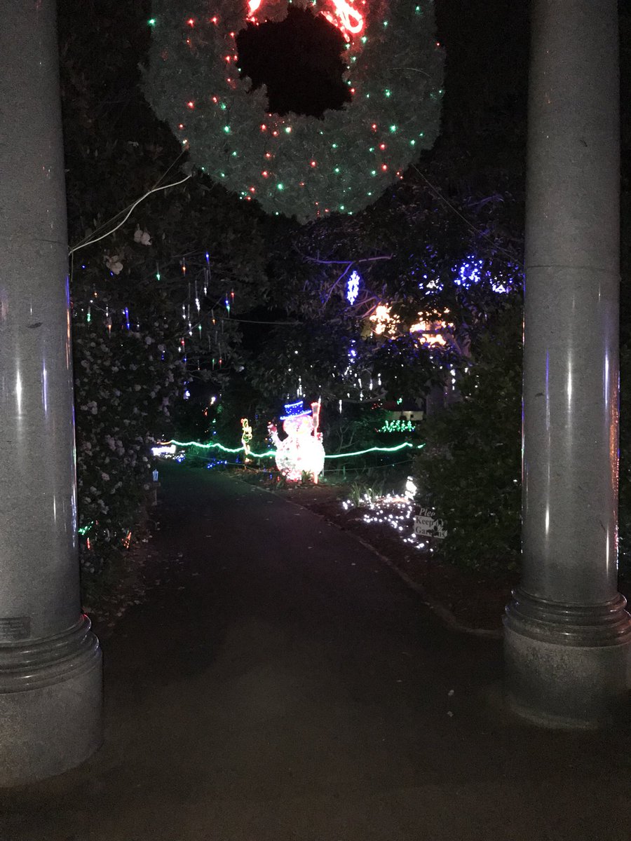 KrugerSue's tweet photo. Toowoomba Christmas Wonderland - love volunteering to support the Toowoomba Lions Club @karinasmith001 @barnard_marcus @kath_m17 @CallumWoodall2 @TamekaTaylor19 https://t.co/3cVcrh5Rt3