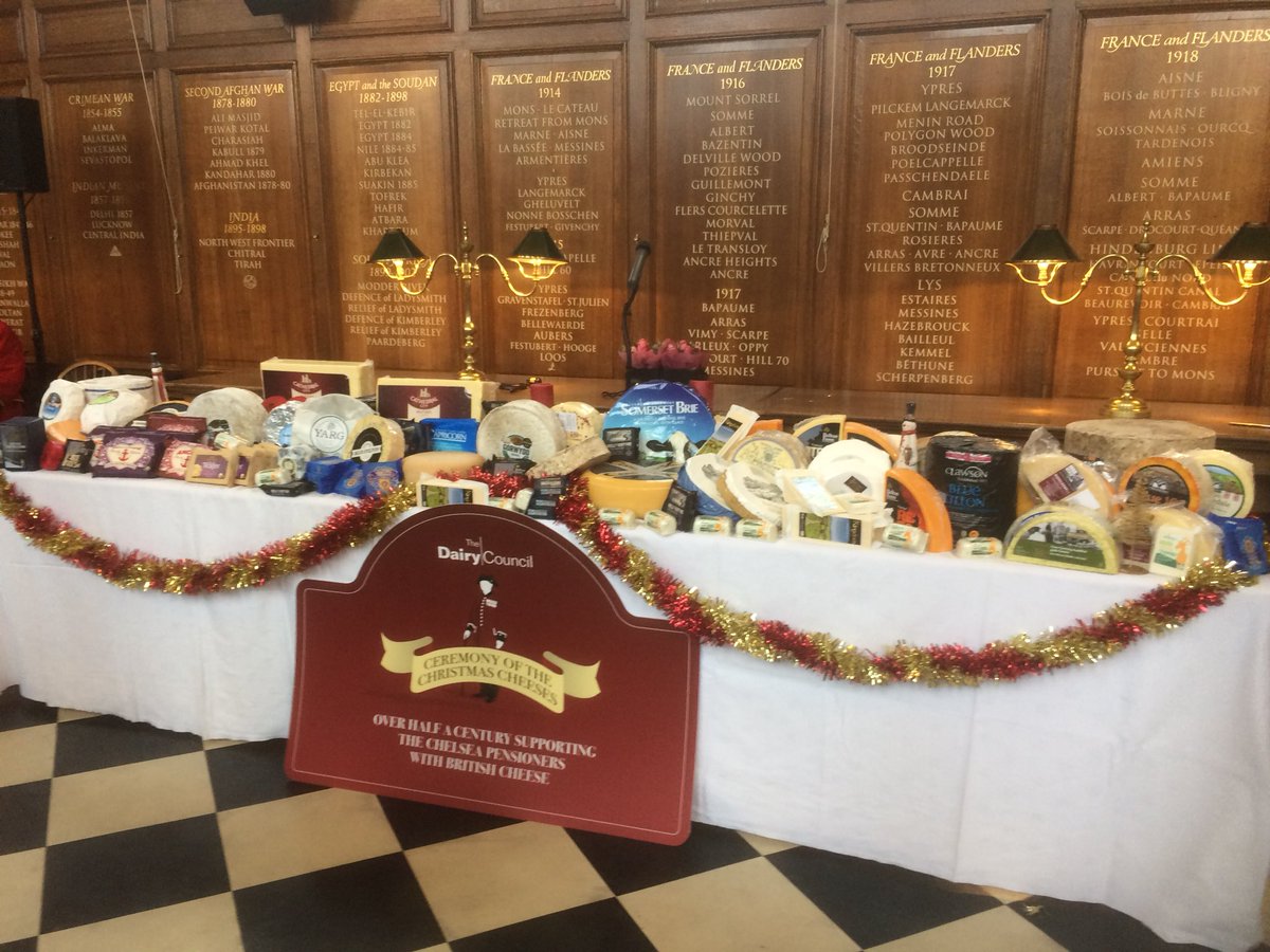 Hooray. Let Christmas commence. #ceremonyofthechristmascheeses #chelseapensioners @Barbers1833 <a href="/CornishJack_/">Padstow Cheese Company</a> @execdirectorSDT