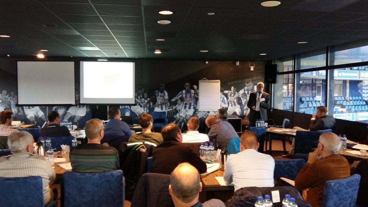 IRS_suikerbiet's tweet photo. Frans Tijink presenteert onder andere de belangrijkste factoren bij de bewaring van #suikerbieten tijdens #SID17 https://t.co/vpftKtVKM8